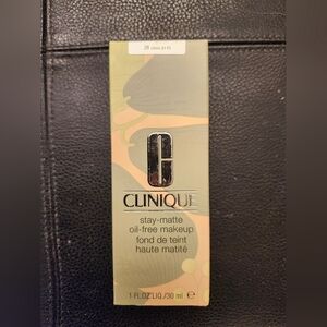 Clinique Stay-Matte Oil-Free Makeup Foundation In 28 Clove